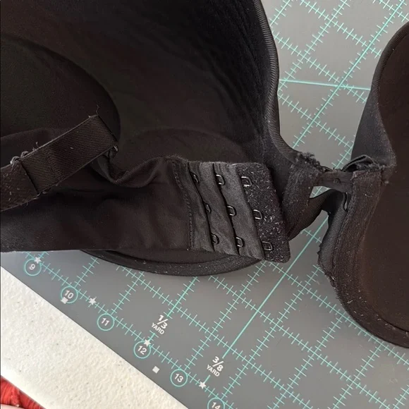 Maidenform Black Underwire Bra with Molded Cups - Picture 3 of 6